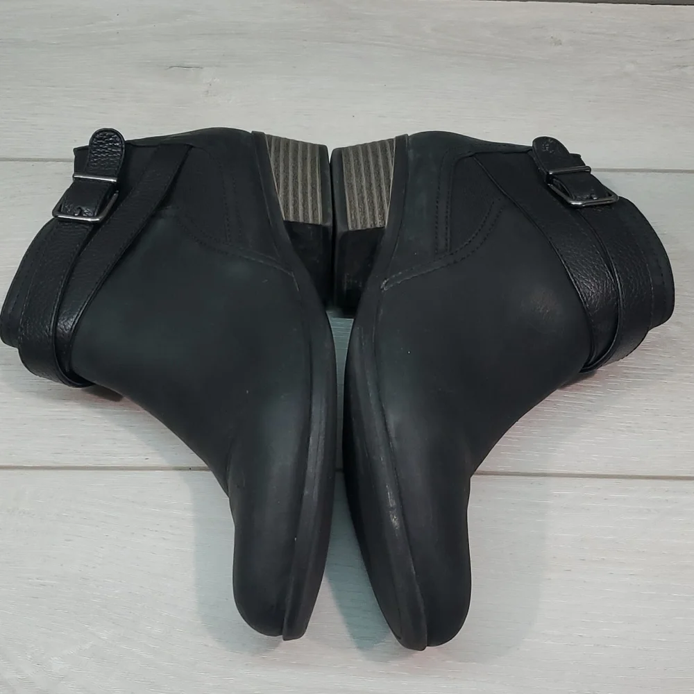 Clarks good used